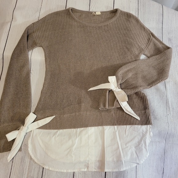 Anthropologie Sweaters - Anthropologie moth sweater / shirt bottom hem 559